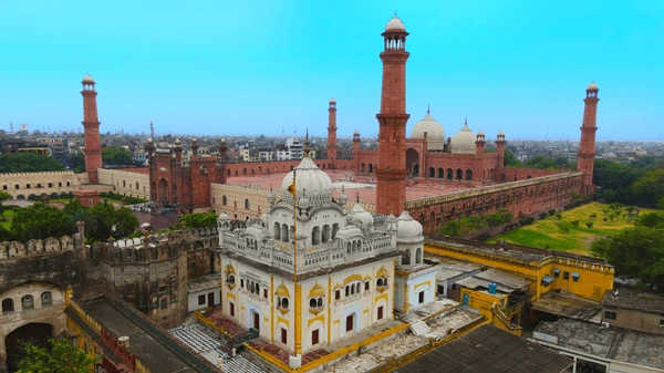 Sikh Gurdwara Dera Sahib Lahore Pakistan pe